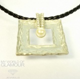 Collier Perle mit SWAROVSKI Elements und Lederkette